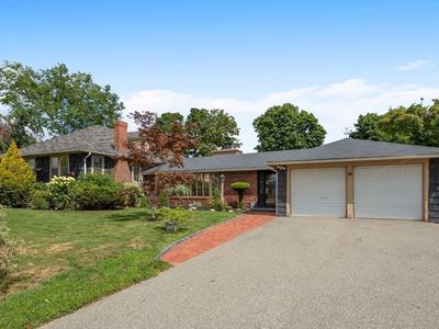 92 Narragansett Rd