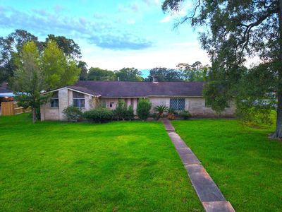 7555 Forest Park Dr