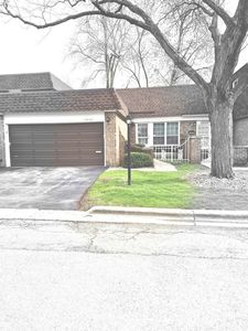 17W755 Standish Ln
