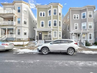 81 Ellington St