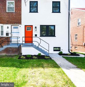 4916 Sargent Rd NE