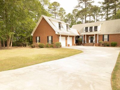 690 Longleaf Dr