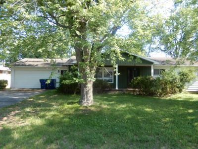2704 E Neupert AVENUE