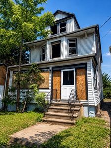 871 Lyons Ave