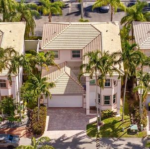 Property at 208 SE 15th St, Dania, FL