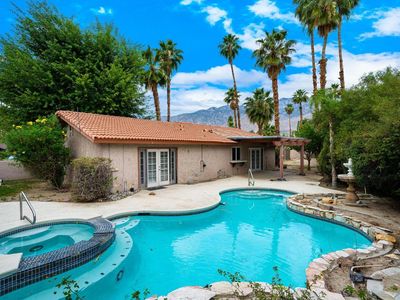 3174 E Cajon Cir