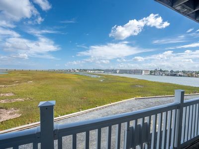 6141 Marsh Island Dr