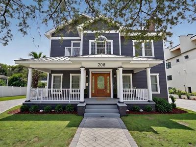208 W ROSS AVENUE