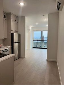 1657 E 19th St #8A