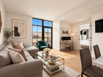 PENTHOUSE B 100th Ave