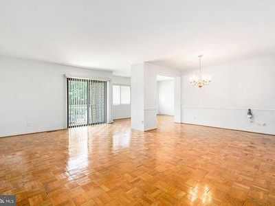 7 Stonehenge Cir APT 5