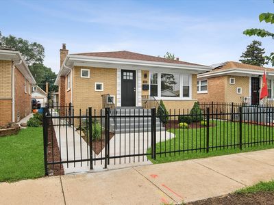 2121 W 71st Pl