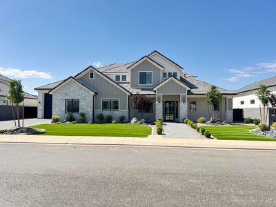 2736 E Moorland Dr
