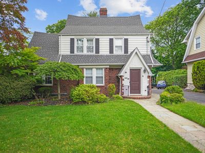735 Summit Ave