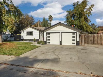 105 W Benjamin Holt Dr