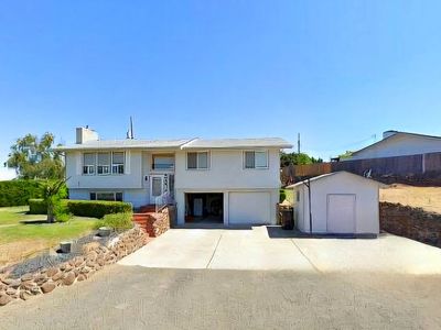 8005 Englewood Crest Dr