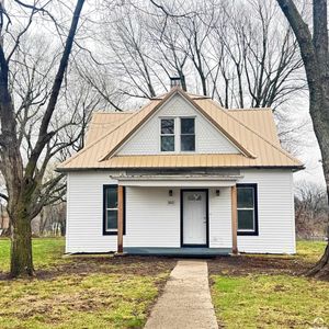 302 N Iowa St