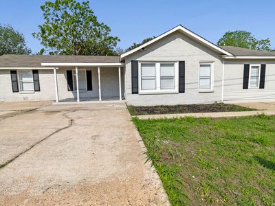 Property at 1404 N Comitas St, Beeville, TX