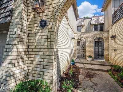 1297 Oakwood Ct