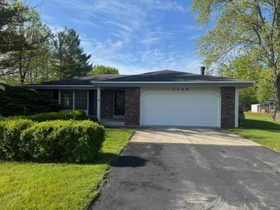 2049 West Glen Oaks LANE