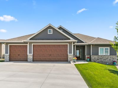1429 S Larchmont Dr