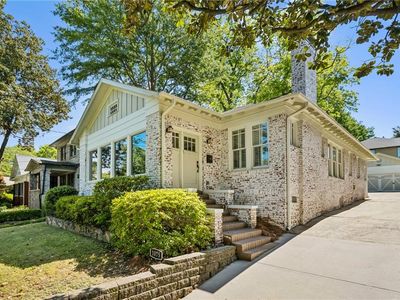 1075 Monroe Dr NE