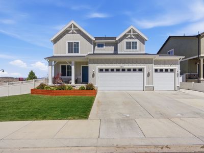 1202 S Raintree Ln