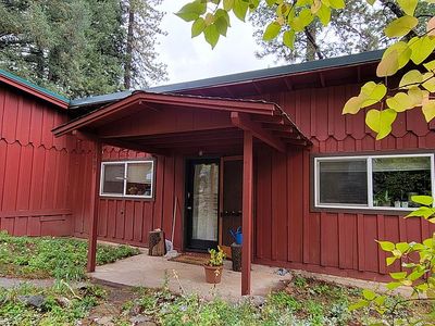 609 Edwards Ave