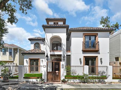 917 Aurora St