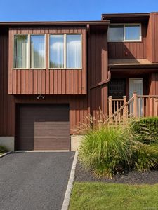 Property at 10 Braemar Court, New City, NY