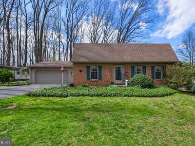 Property at 8 Elk Cir, New Providence, PA