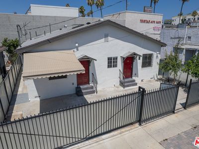 1445 N Mariposa Ave