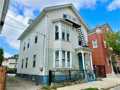 89 America St
