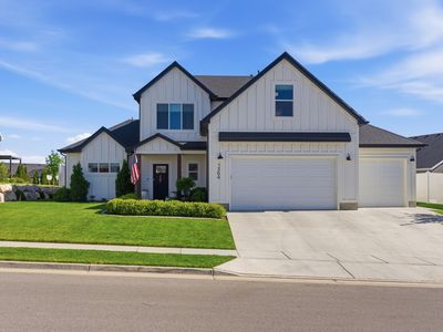 1364 E Beechwood Dr