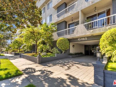 10465 Eastborne Ave APT 206