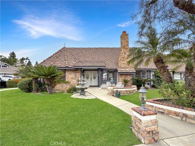 1571 N Santiago Blvd