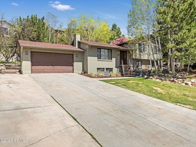 601 E Valley Dr