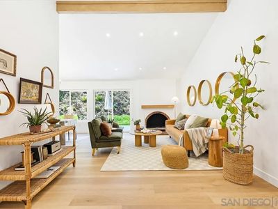 725 Santa Florencia