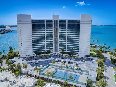 988 Boulevard Of The Arts APT 812