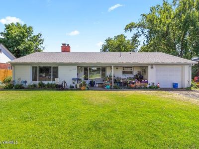 Property at 110 E Bartlett Ave, Selah, WA