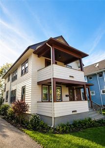 735-737 Woodbine Ave