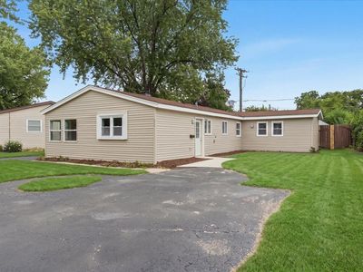 Property at 693 Minerva Ave, Wauconda, IL