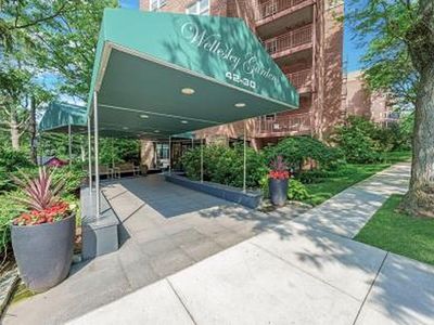 4230 Douglaston Pkwy APT 5K