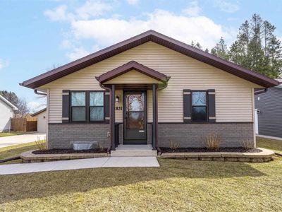 1831 East SPRUCE DRIVE