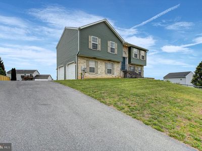 828 Essex Cir