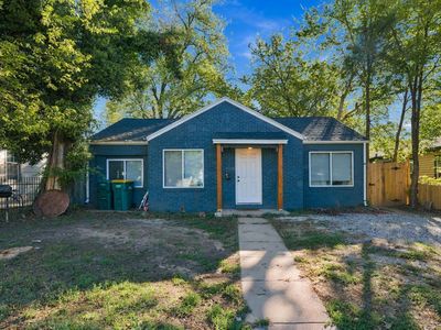 1738 N Waco Ave