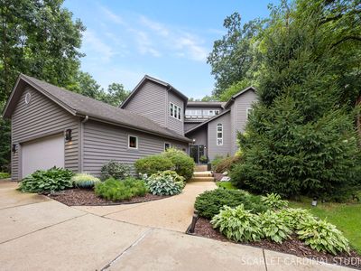 Property at 915 Knollwood Ln, West Chicago, IL