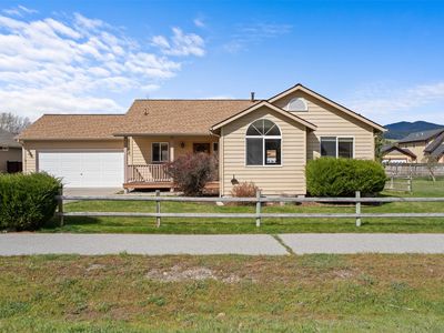 909 Lakeside Dr