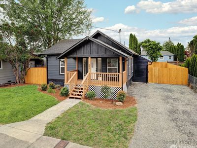 203 Roake Avenue SE