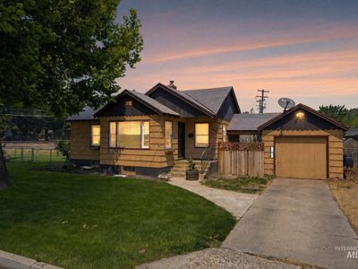 1107 E Logan St